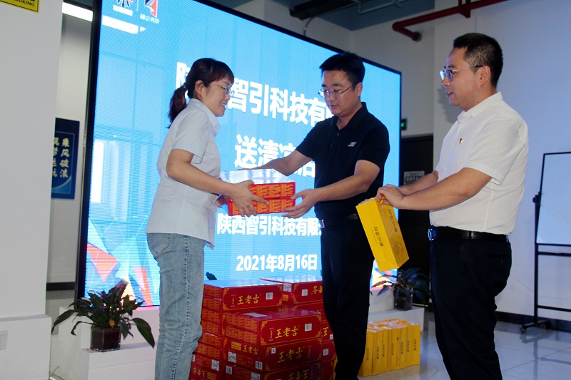 有一片綠蔭叫“工會(huì )送清涼”——智引公司工會(huì )為職工量身打造“關(guān)愛(ài)套餐”