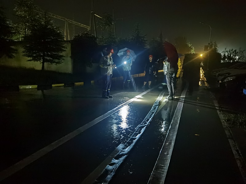 富平公司：暴雨來(lái)襲！搶險路上的“最美逆行”