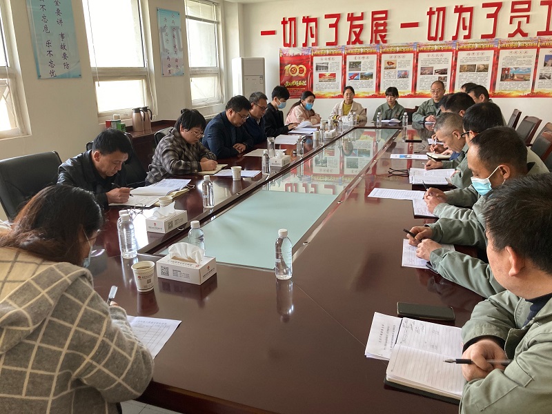 生態(tài)水泥公司副總經(jīng)理郭正亮一行到黃陵公司開(kāi)展安全環(huán)保督導檢查