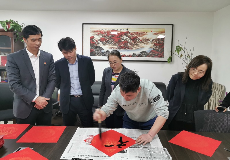 物貿公司：迎新春，寫(xiě)春聯(lián)，送祝福