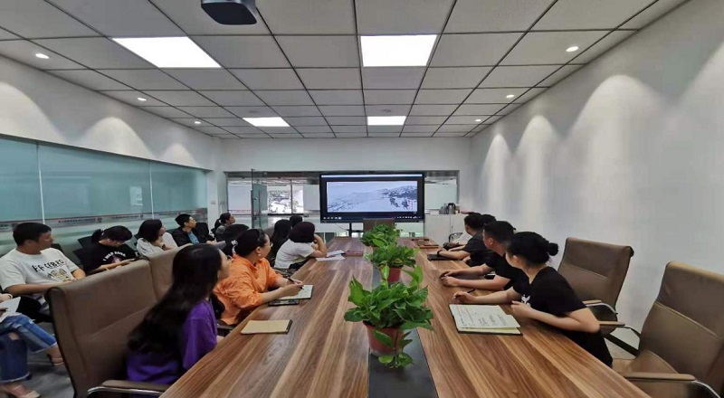 物貿公司舉辦慶?！傲弧敝黝}觀(guān)影活動(dòng)