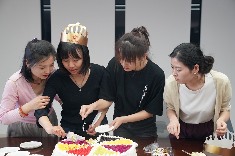 智引公司：這個(gè)集體生日儀式感滿(mǎn)滿(mǎn)