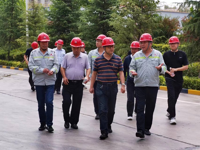 陜西路橋集團有限公司副總經(jīng)理陳文凱一行到富平公司進(jìn)行考察交流
