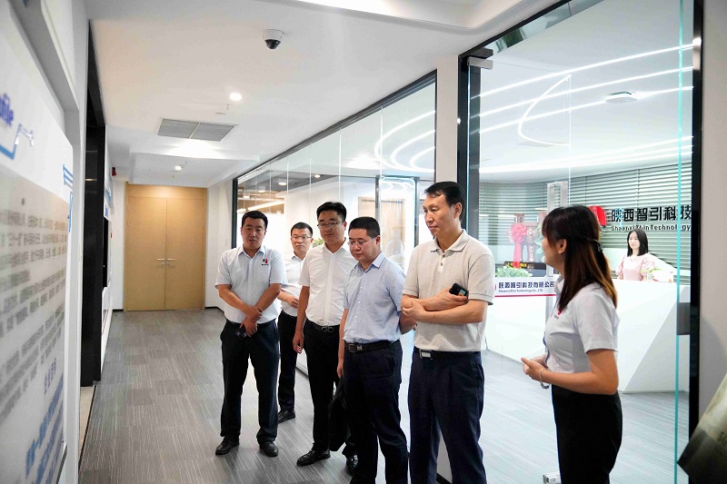 陜煤集團黨委委員、陜西煤業(yè)總經(jīng)理王世斌一行到智引公司調研指導工作