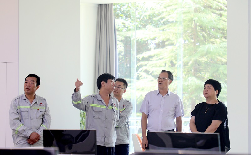 陜煤集團黨委委員、總會(huì )計師楊璇到富平公司調研