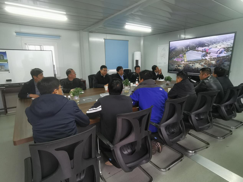 黃陵礦業(yè)公司副總經(jīng)理張新苗一行到黃陵新材公司調研指導工作