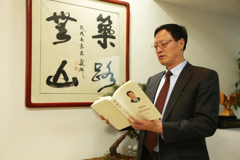 公司黨委書(shū)記、董事長(cháng)張超暉榮膺“第九屆陜西省優(yōu)秀企業(yè)家”榮譽(yù)稱(chēng)號