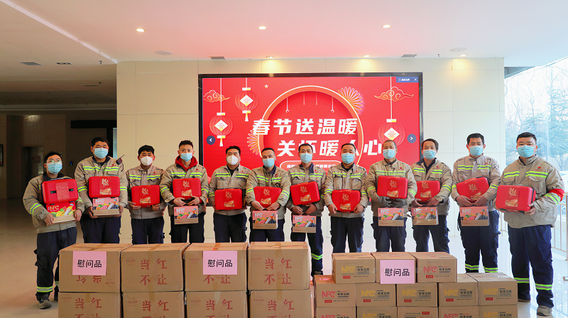 “線(xiàn)上慰問(wèn)+線(xiàn)下送暖” 陜西建材科技公司關(guān)愛(ài)慰問(wèn)困難職工傳遞寒冬溫情
