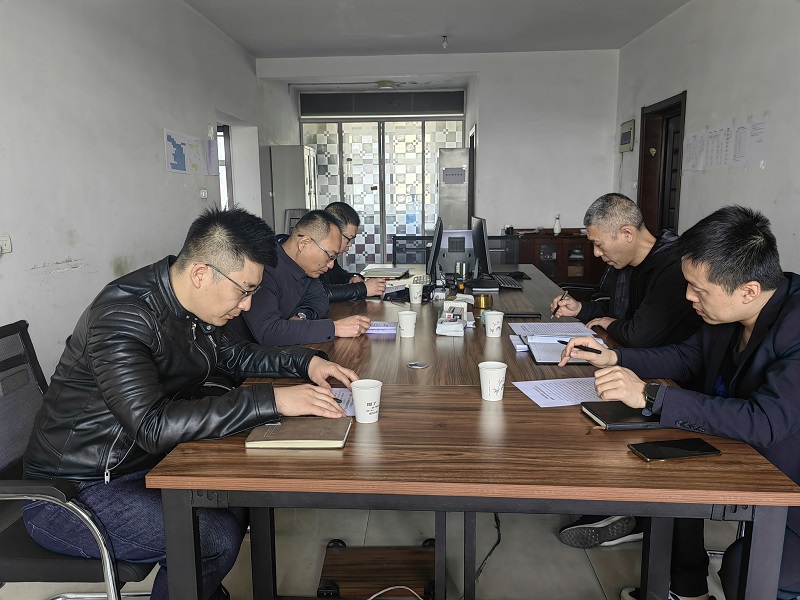 韓城市經(jīng)開(kāi)區經(jīng)濟發(fā)展部部長(cháng)文振忠一行到韓城昇隆公司開(kāi)展項目建設調研