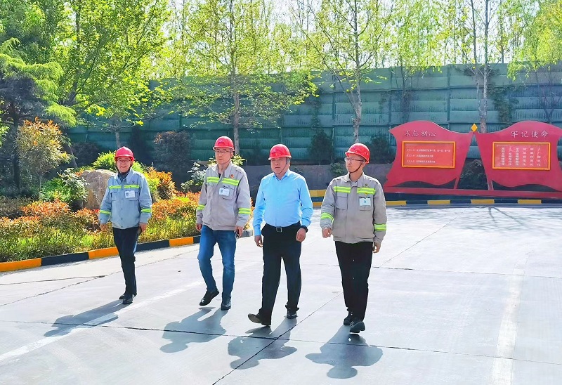 陜西建材科技公司副總經(jīng)理時(shí)啟林督導檢查富平公司“五一”假期應急值班值守、安全環(huán)保工作