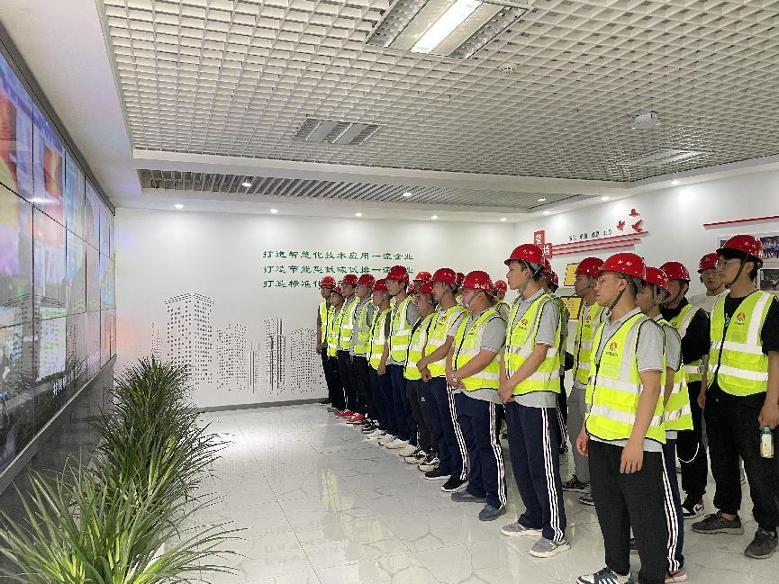 陜西建筑材料工業(yè)學(xué)校副校長(cháng)魏東一行到富平公司研學(xué)交流