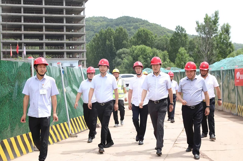 明確時(shí)間強執行 緊抓項目重落實(shí)——陜西建材科技公司黨委書(shū)記、董事長(cháng)張超暉到黃陵新材公司調研指導工作