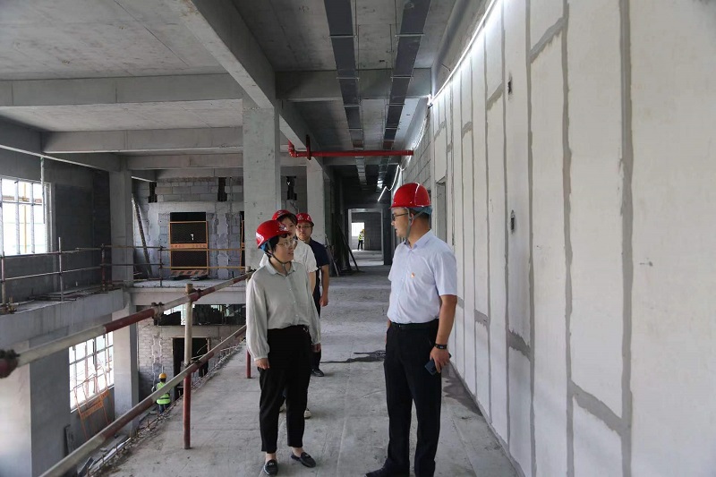 陜西建材科技公司黨委副書(shū)記、工會(huì )主席姜曉芹深入龍門(mén)綠碳公司調研指導工作