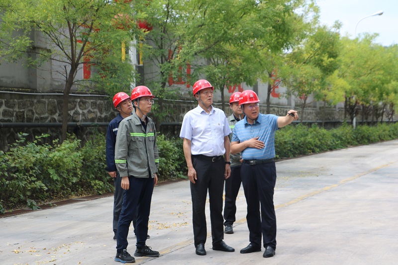 強管理 激活力 提質(zhì)效 拓市場(chǎng)——陜西建材科技公司黨委書(shū)記、董事長(cháng)張超暉深入黃陵公司檢查指導工作