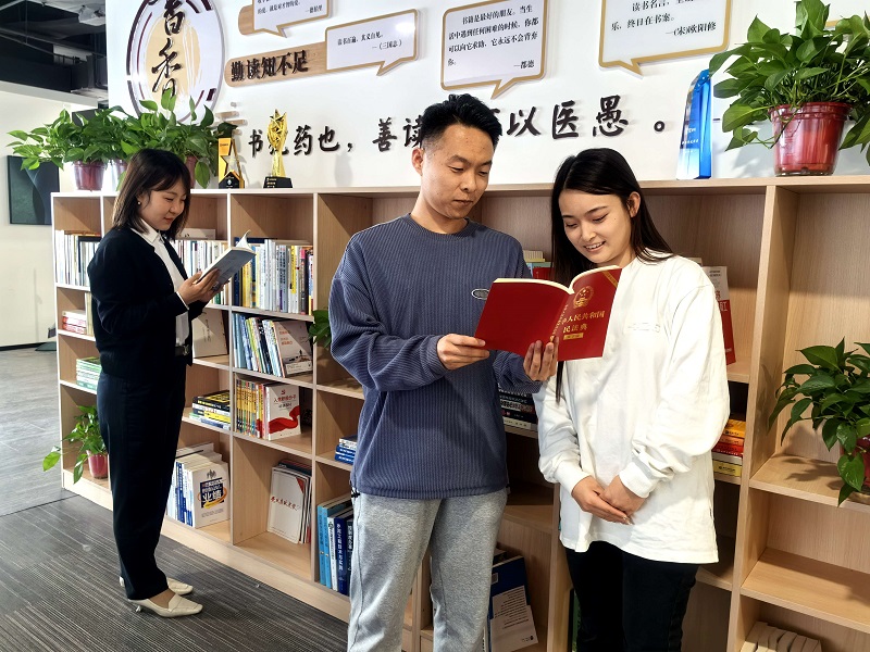 智引公司：小小“圖書(shū)角”服務(wù)“大民生”