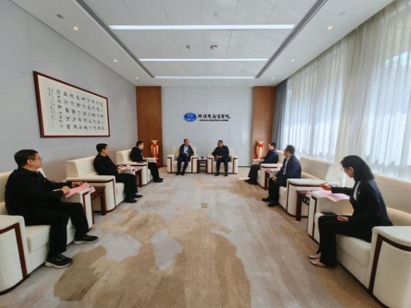 國家能源集團陜西電力有限公司黨委書(shū)記、董事長(cháng)何深一行參訪(fǎng)陜煤思創(chuàng  )高管院