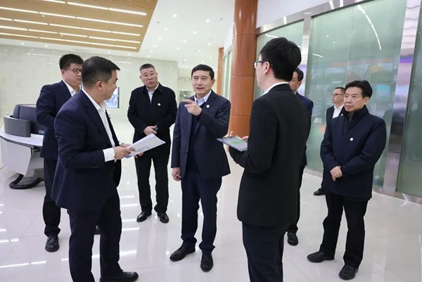 張文琪到小保當礦業(yè)公司調研