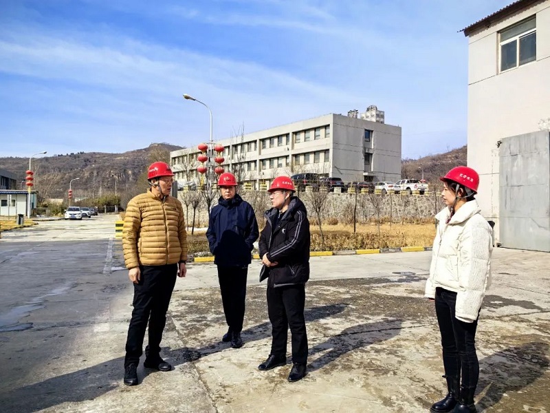 情牽一線(xiàn) 溫暖人心——張超暉深入黃陵公司、黃陵新材公司看望慰問(wèn)在崗職工并調研
