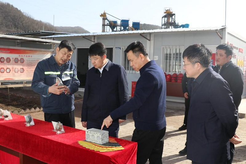 延安市政府相關(guān)領(lǐng)導到黃陵新材公司調研指導工作