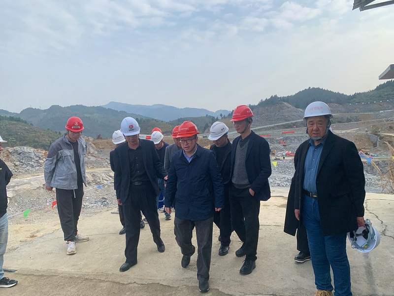 重慶市萬(wàn)盛區管委會(huì )到陜渝建材公司調研考察項目建設工作