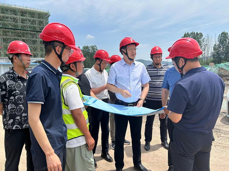 直奔現場(chǎng) 直擊問(wèn)題 助推項目建設再提速——張超暉到黃陵新材公司調研指導工作